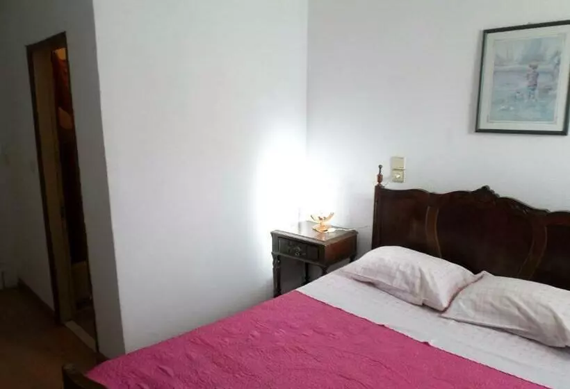 ペンション Rustico & Singelo   Hotelaria E Restauração, Lda