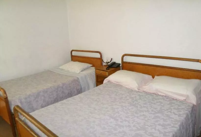 ペンション Rustico & Singelo   Hotelaria E Restauração, Lda