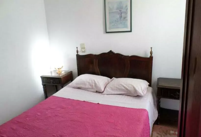 ペンション Rustico & Singelo   Hotelaria E Restauração, Lda