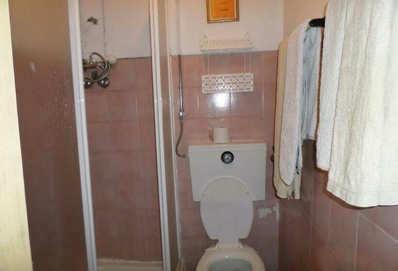 پانسیون Rustico & Singelo Hotelaria E Restauração, Lda