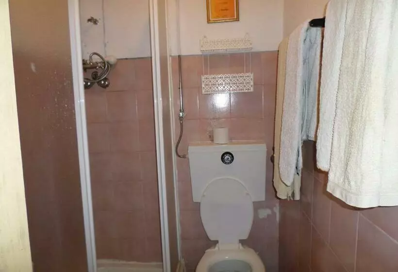 ペンション Rustico & Singelo   Hotelaria E Restauração, Lda