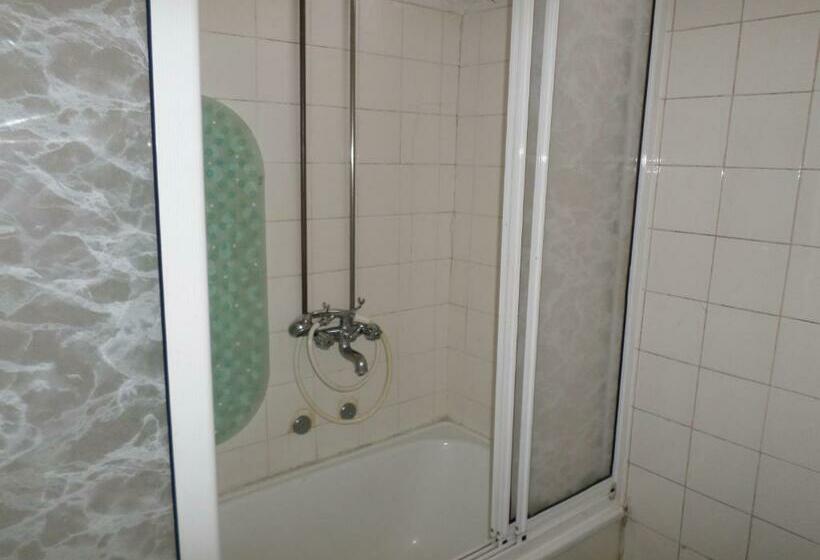 پانسیون Rustico & Singelo Hotelaria E Restauração, Lda