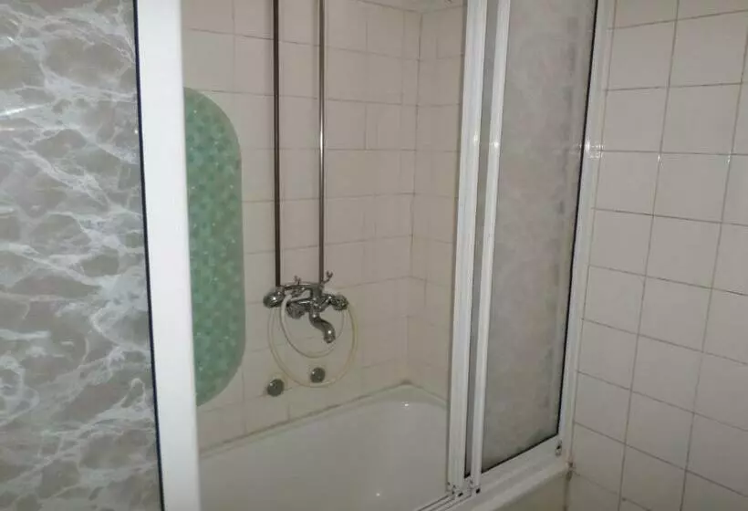 ペンション Rustico & Singelo   Hotelaria E Restauração, Lda