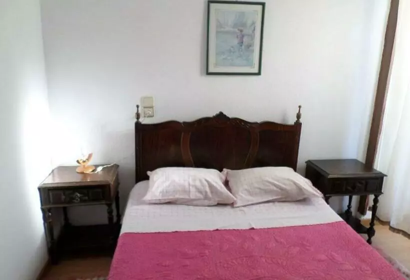 ペンション Rustico & Singelo   Hotelaria E Restauração, Lda