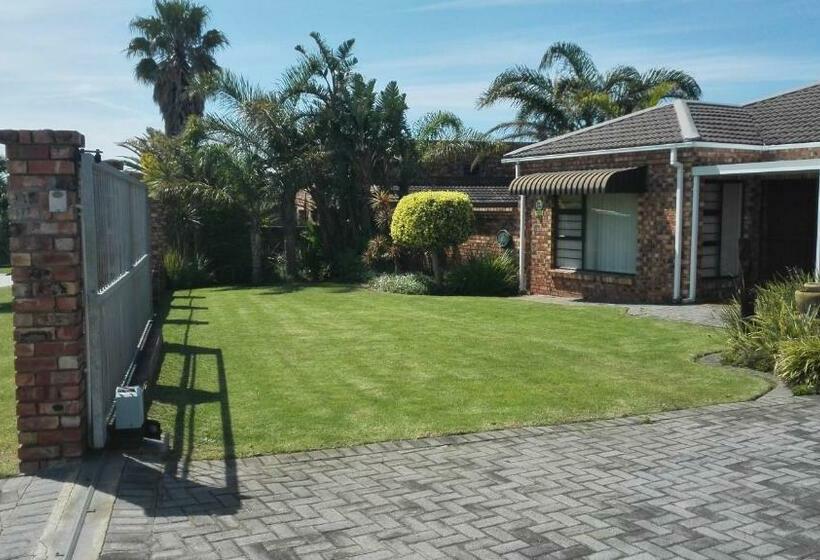 פנסיון Humewood Home Stay