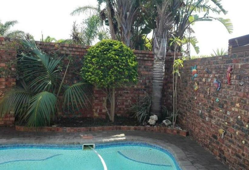 פנסיון Humewood Home Stay