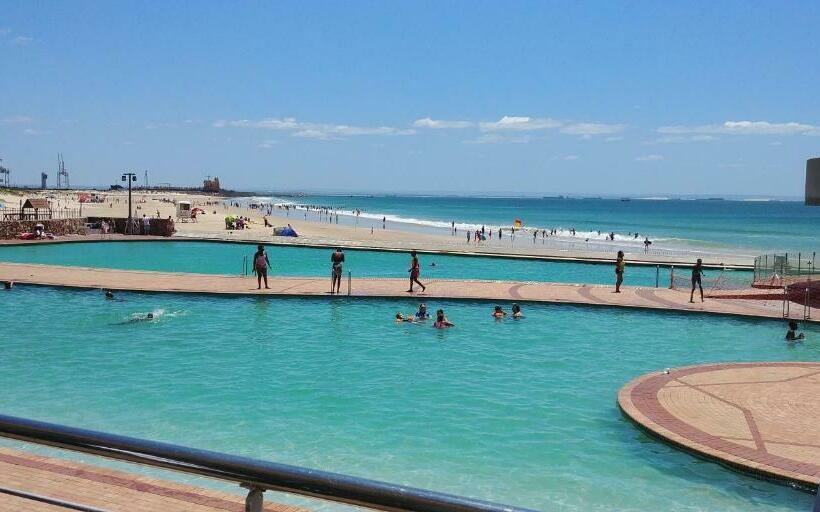 פנסיון Humewood Home Stay