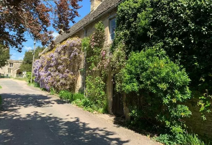 Pytts House Boutique Bed & Breakfast