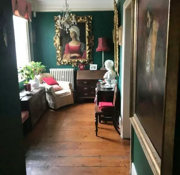 Aamiaismajoitus (B&B) 10 St James Villas