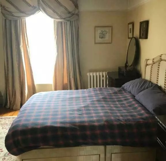 Aamiaismajoitus (B&B) 10 St James Villas