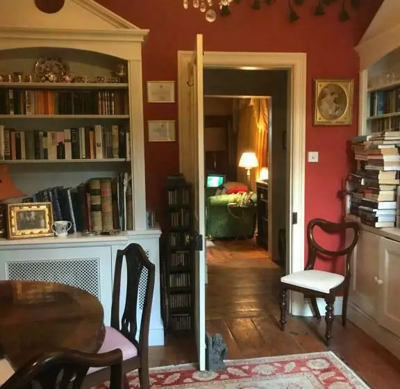 Aamiaismajoitus (B&B) 10 St James Villas