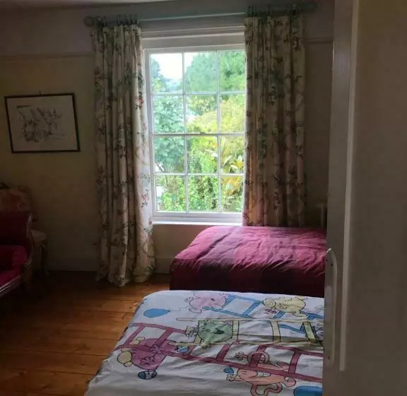 Aamiaismajoitus (B&B) 10 St James Villas