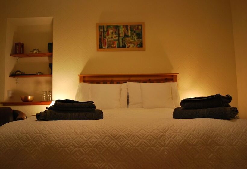 Bed and Breakfast Doric House