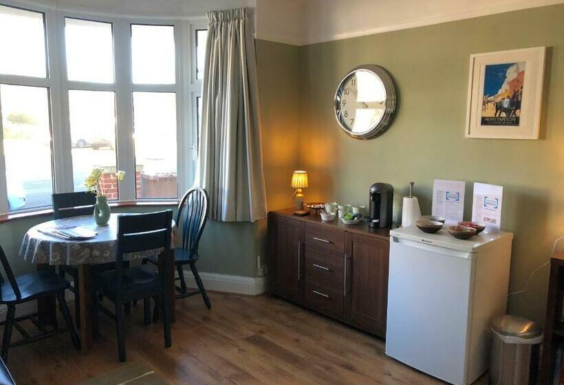 بنسيون Burlington House Guest House