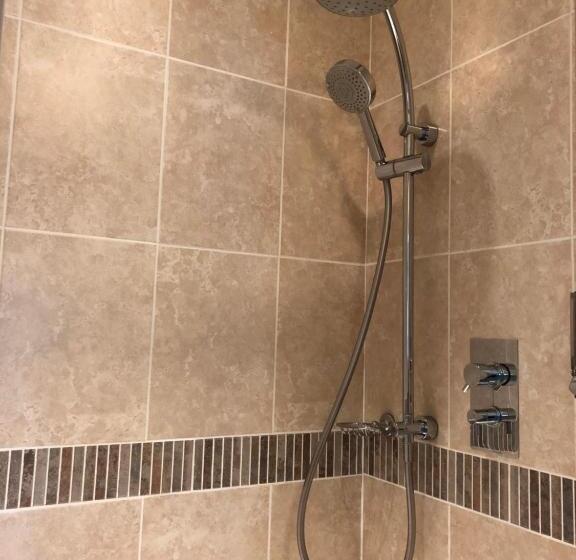 بنسيون Burlington House Guest House