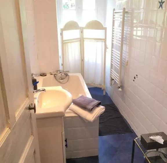 ベッドアンドブレックファースト Château De La Ville Huë