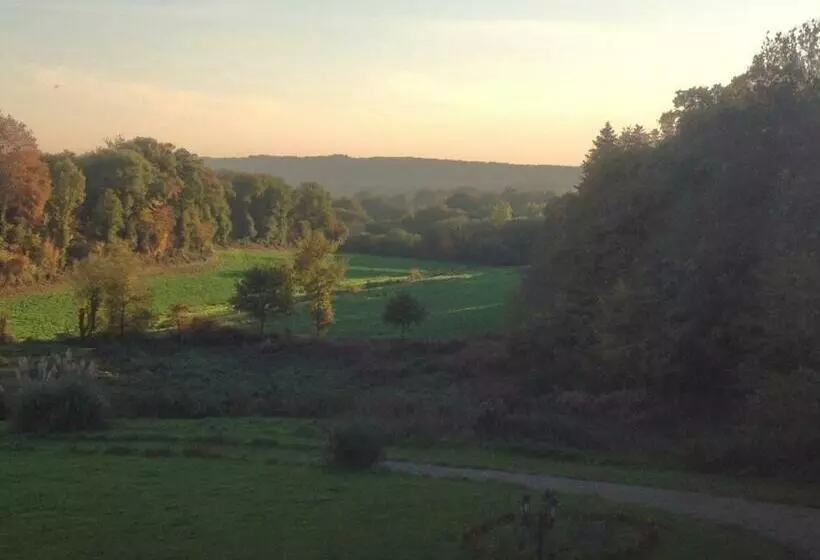 ベッドアンドブレックファースト Château De La Ville Huë