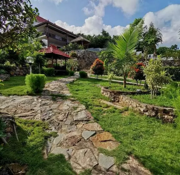 Hotelli Mirabelle Joglo Village