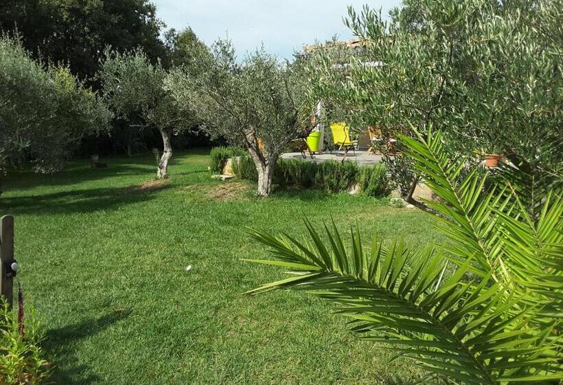 Bed and Breakfast Le Mas De Tiomka