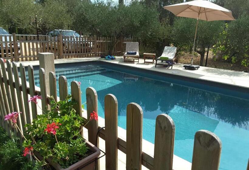 Bed and Breakfast Le Mas De Tiomka