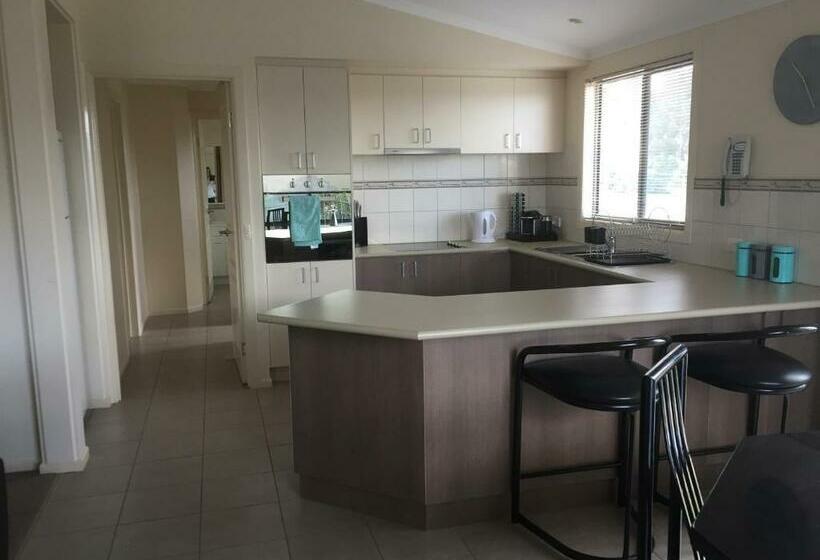 Bed and Breakfast Yeoy S Cabin