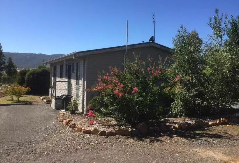 Aamiaismajoitus (B&B) Yeoy S Cabin