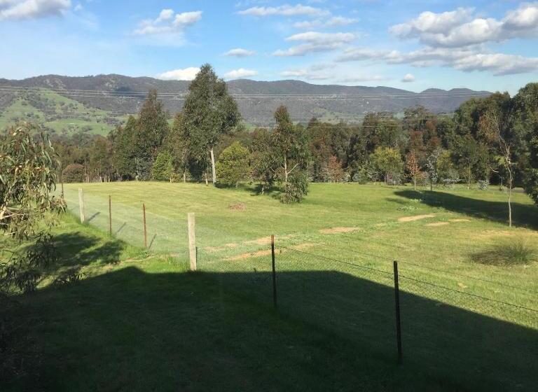 Bed and Breakfast Yeoy S Cabin