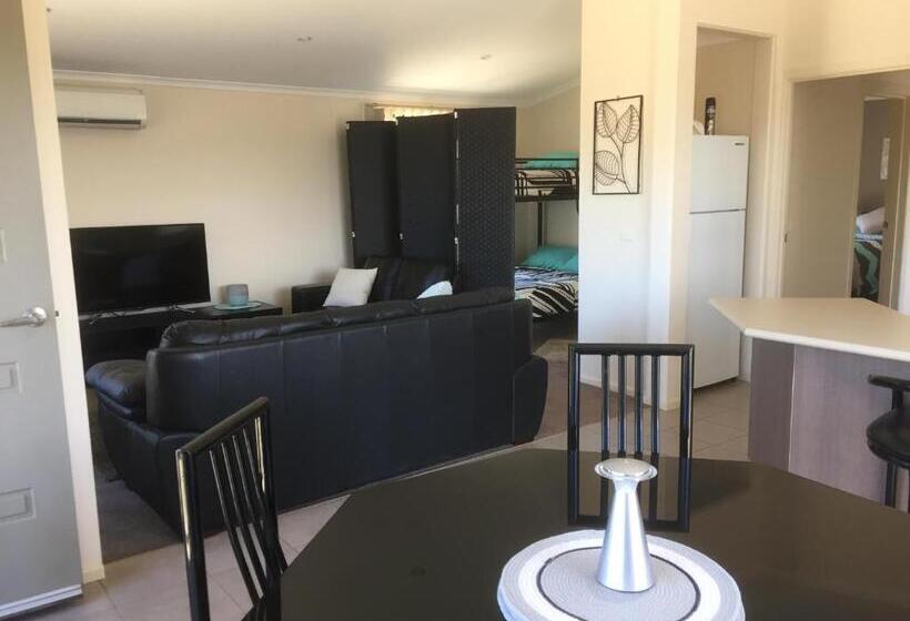 Bed and Breakfast Yeoy S Cabin