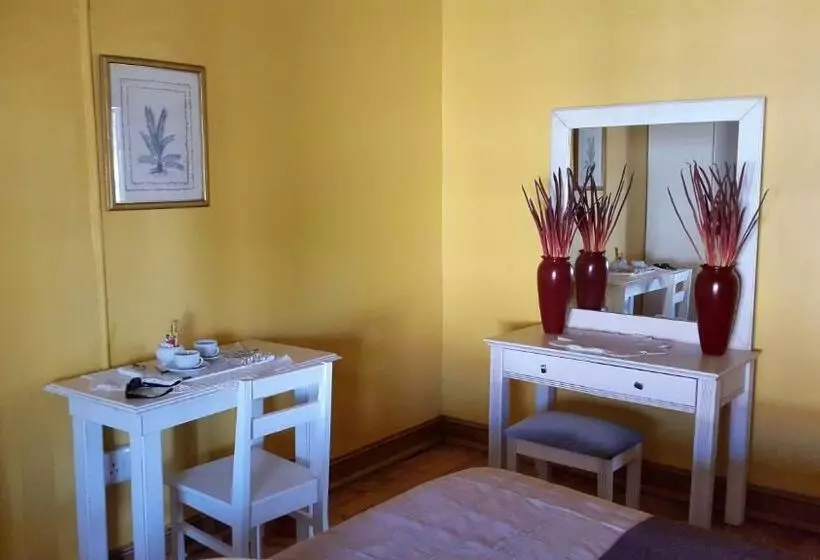 Majatalo Third Rock Guesthouse