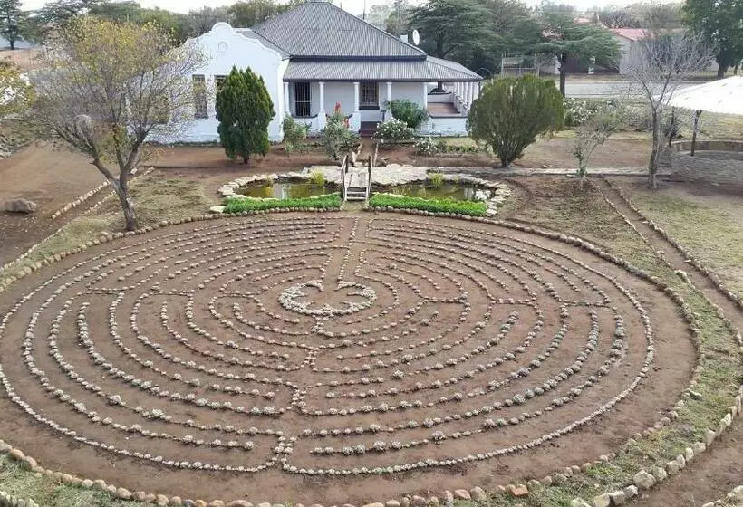 Majatalo Third Rock Guesthouse