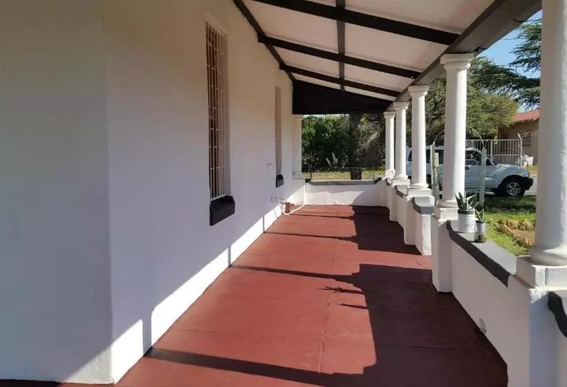 Majatalo Third Rock Guesthouse