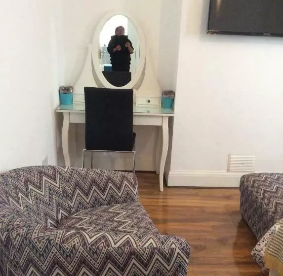 Majatalo Bexleyheath Station House