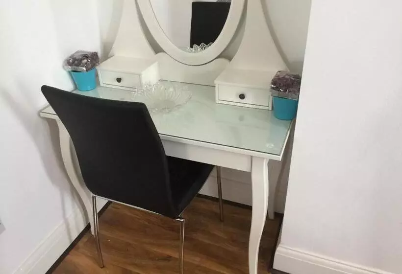 Majatalo Bexleyheath Station House