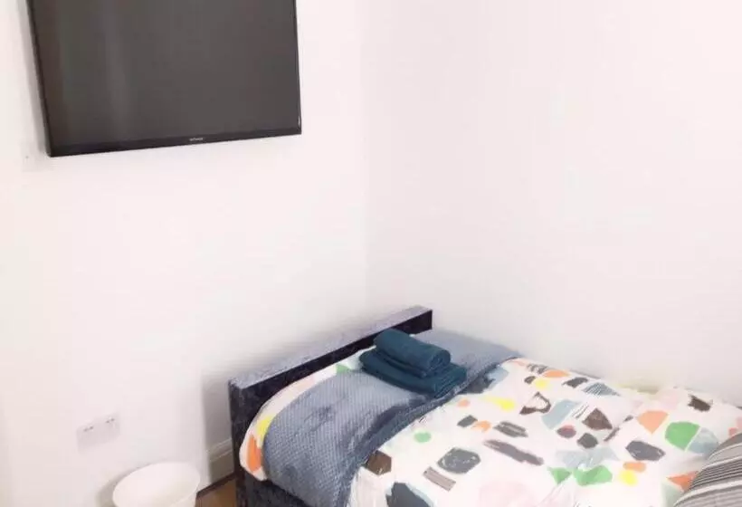 Majatalo Bexleyheath Station House