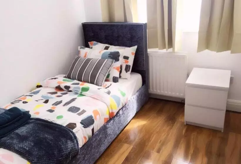 Majatalo Bexleyheath Station House