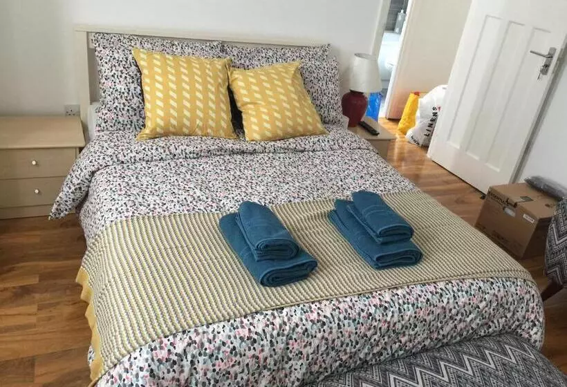 Majatalo Bexleyheath Station House