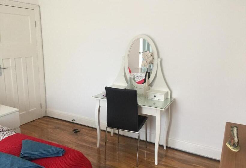 Pensione Bexleyheath Station House