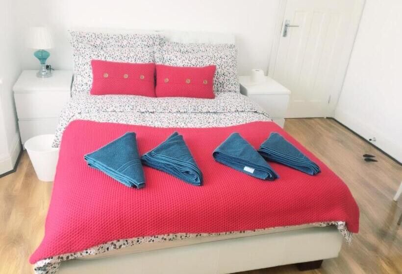 Pensione Bexleyheath Station House