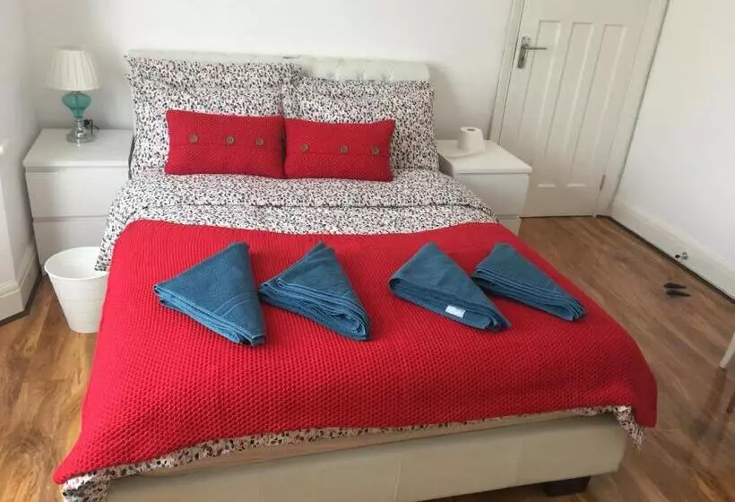 Majatalo Bexleyheath Station House