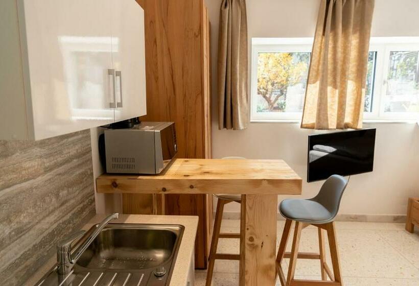 پانسیون Gardar Studio Fox