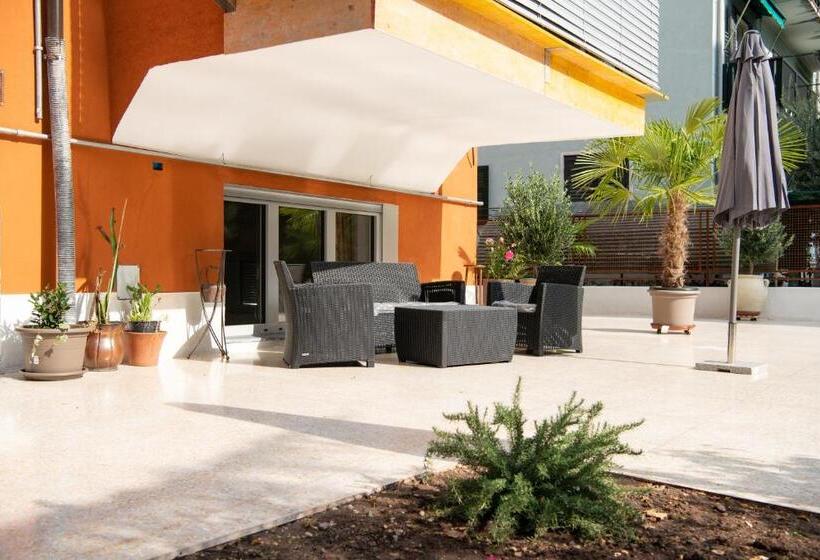 پانسیون Gardar Studio Fox