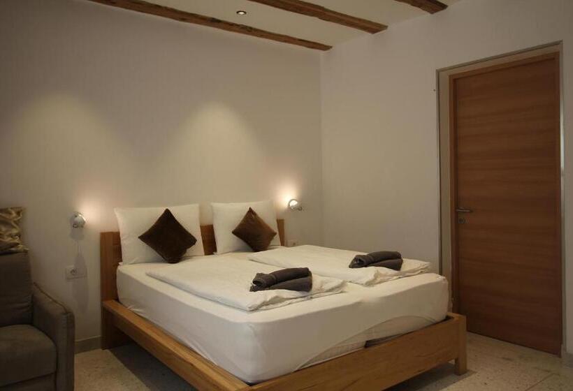 پانسیون Gardar Studio Fox