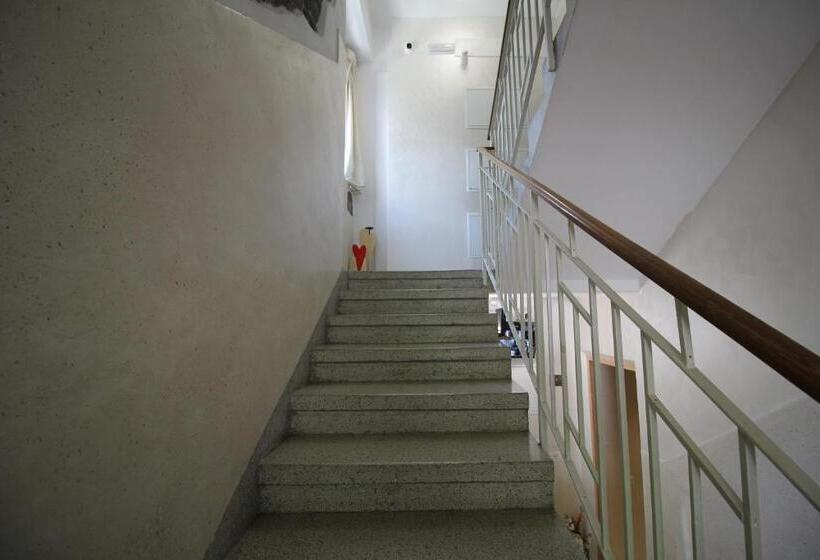 پانسیون Gardar Studio Fox