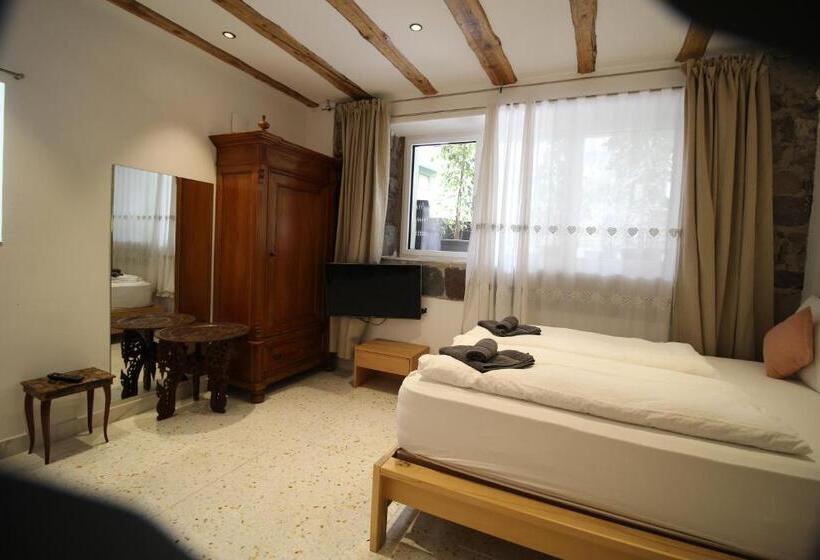 پانسیون Gardar Studio Fox