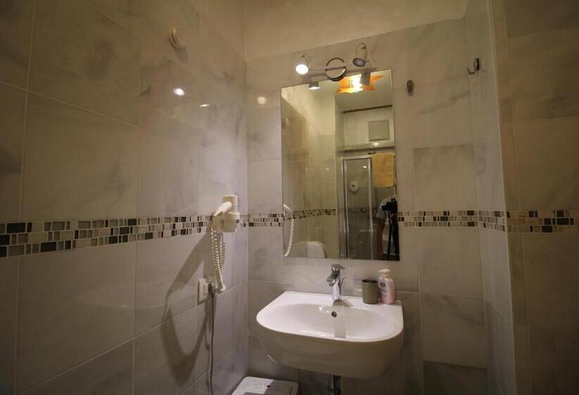 پانسیون Gardar Studio Fox