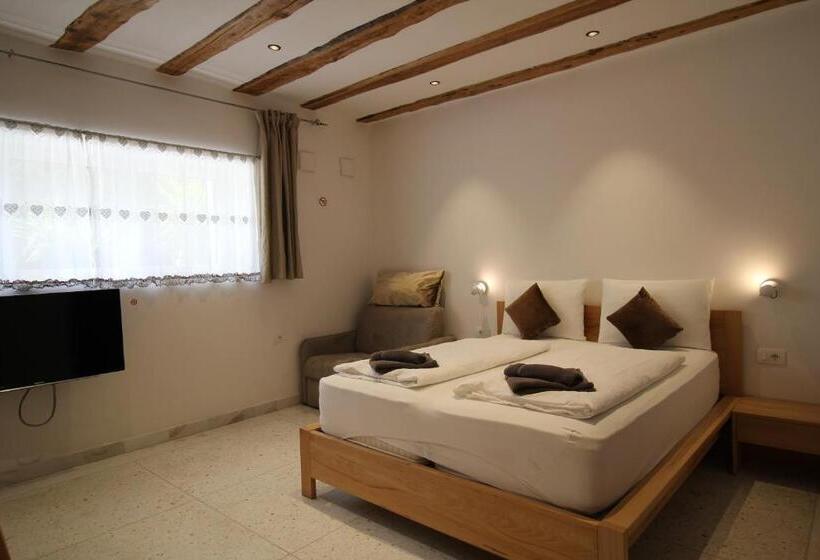 پانسیون Gardar Studio Fox