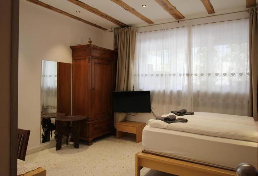 پانسیون Gardar Studio Fox