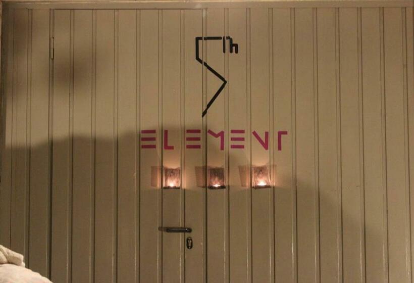 הוסטל 5th Element Beach House Caparica