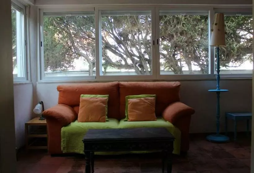 Retkeilymaja 5th Element Beach House Caparica