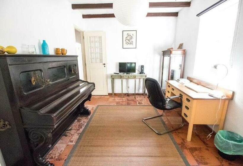 הוסטל 5th Element Beach House Caparica